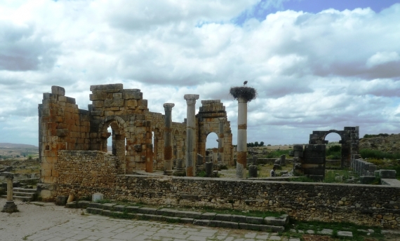 És még újabb szellemváros Marokkóban, de ez indokolt. A római Volubilis. Mivel 1500 éve nem épült semmi föléje, ezért restaurálás nélkül is jó állapotban van, egész Európában nincs hozzá fogható.