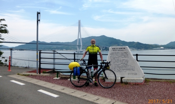 A Honshu és Shokoku között Csodálatos Hídkombináció egyik tengeri hídja.